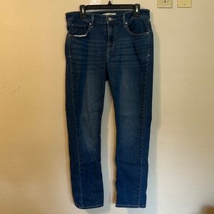 Levi’s classic mid rise, skinny jeans